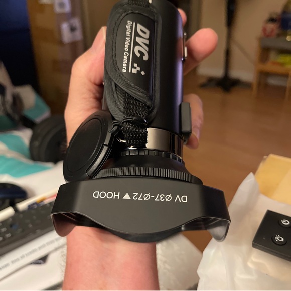 DVC digital video camcorder 4K with all the attachments - Picture 11 of 16